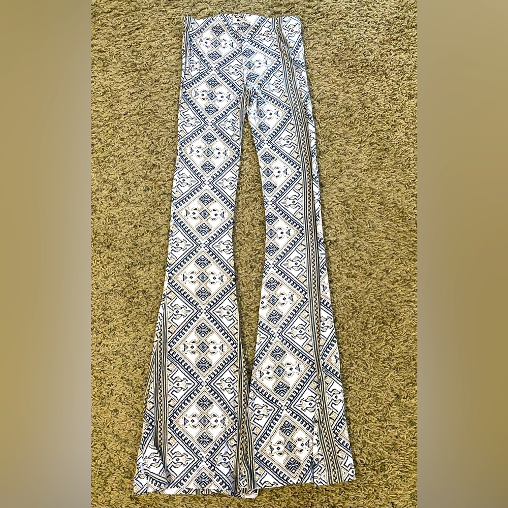 Volcom Bohemian Style Lounge Pants with Bell Bottom Flared Legs Size Small